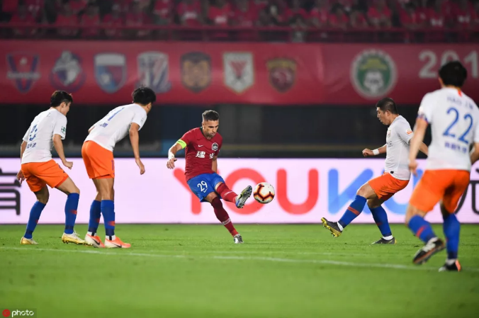 包含骑士老将主场复苏精彩表现获球迷尖叫欢呼的词条