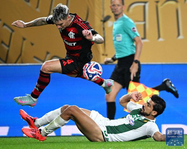 巴西球员在欧洲联赛中演绎绝佳进球