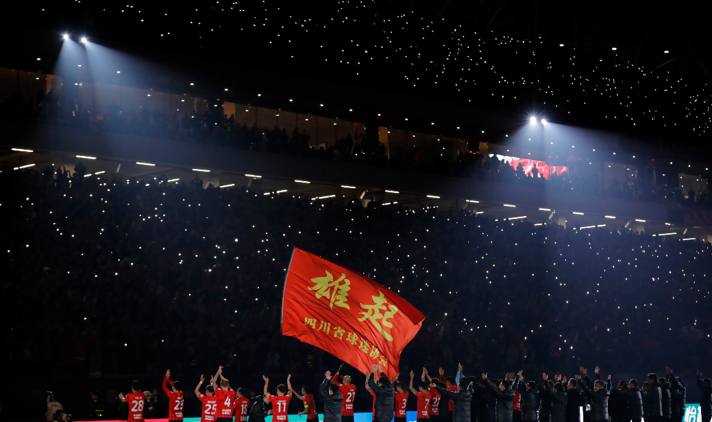 包含凭借一波武汉三镇，中超成功团战，现场球迷泪目的词条