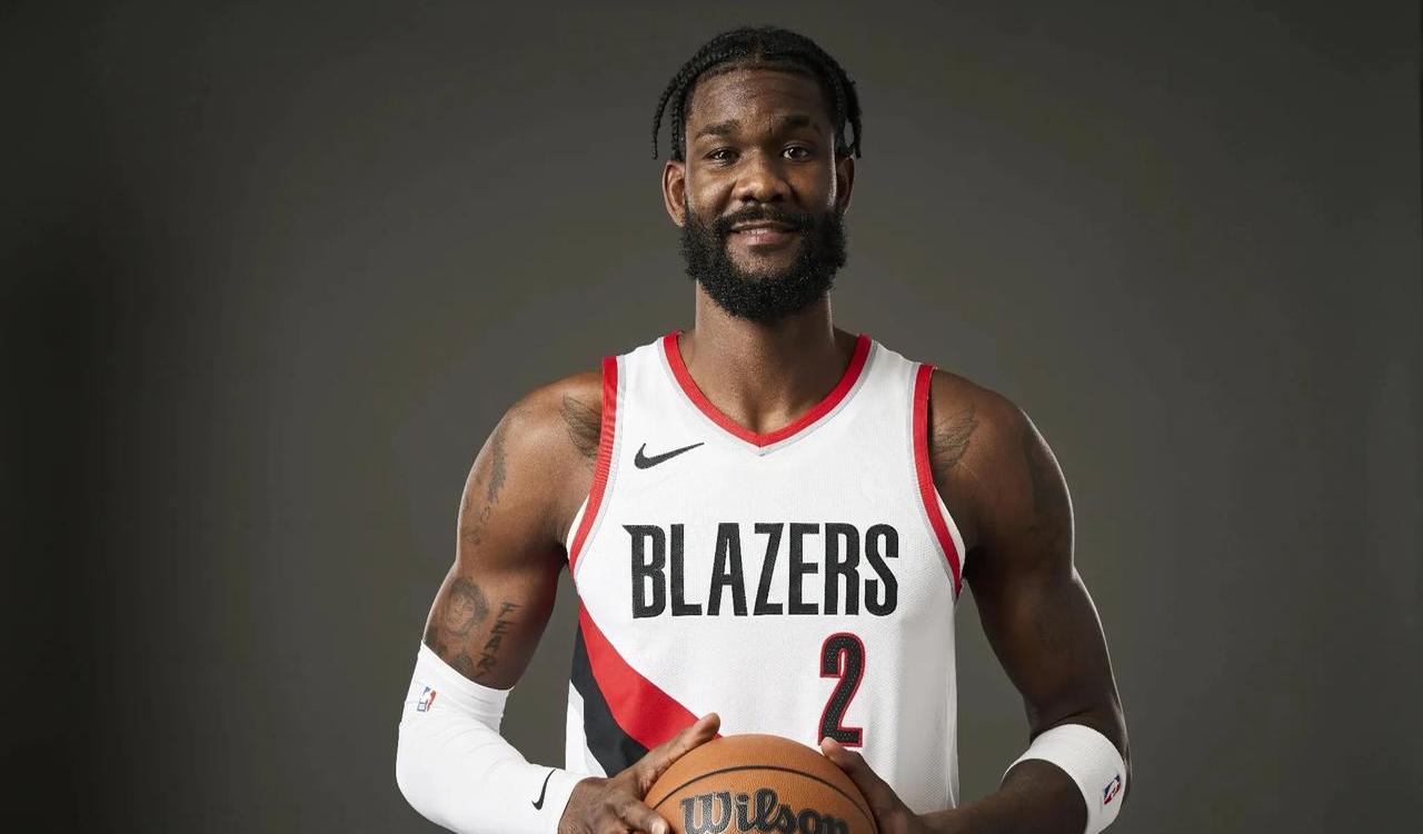 雄鹿大胜开拓者，继续保持领先