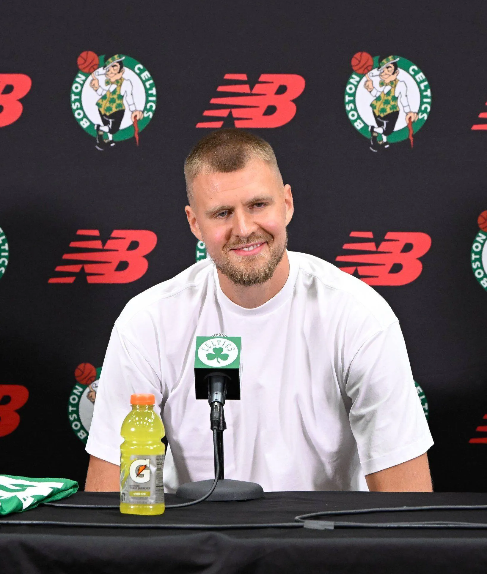 小牛内线强势，波尔津吉斯独得30分成为全队得分王的简单介绍