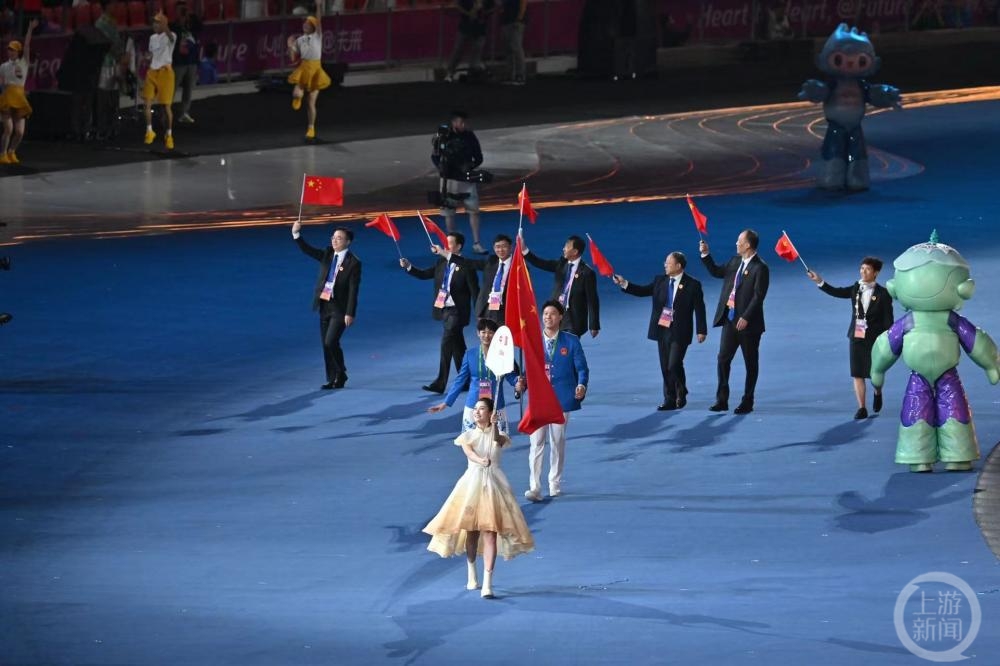 火爆比赛，全场观众欢呼不断的简单介绍