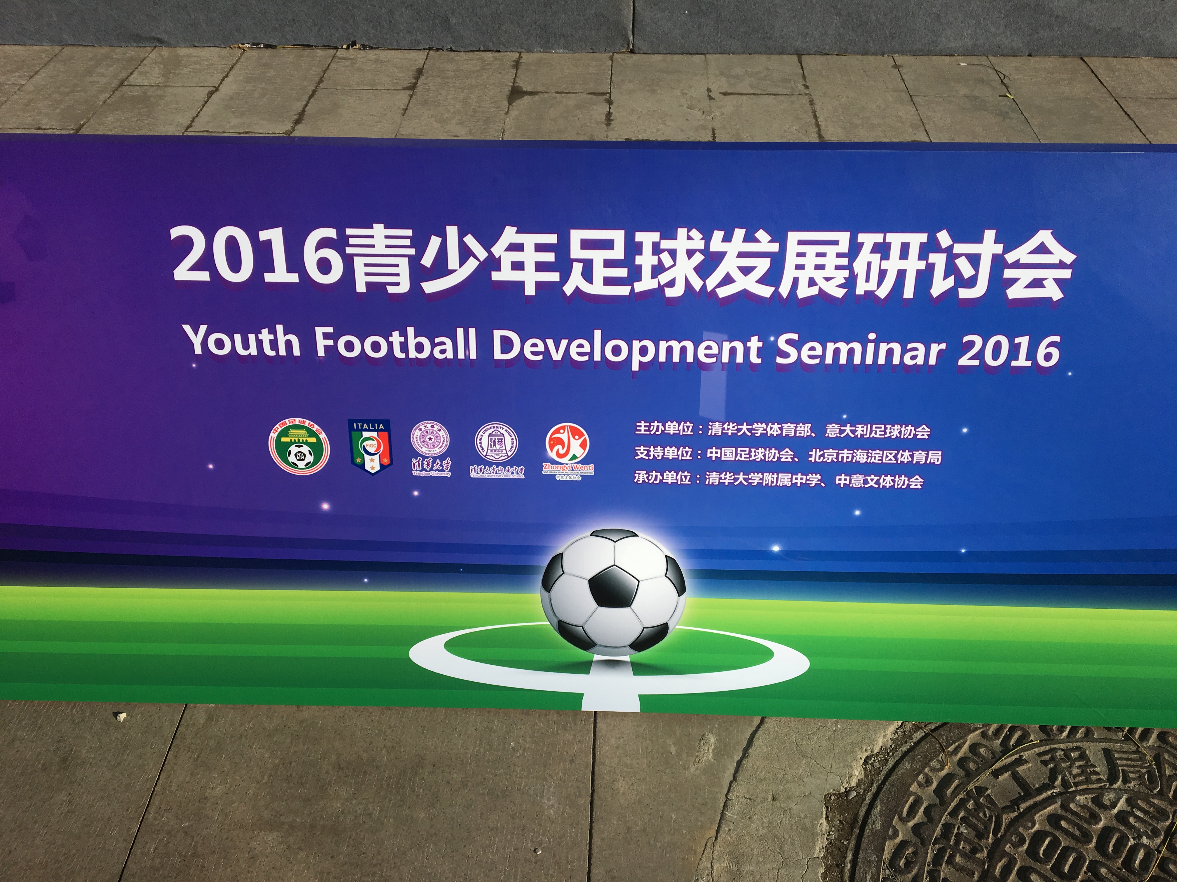 足球巨星莱万多夫斯基签署合作协议的简单介绍