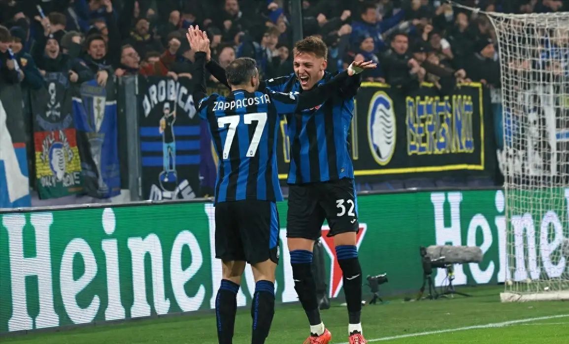 足球巨星莱万多夫斯基签署合作协议的简单介绍