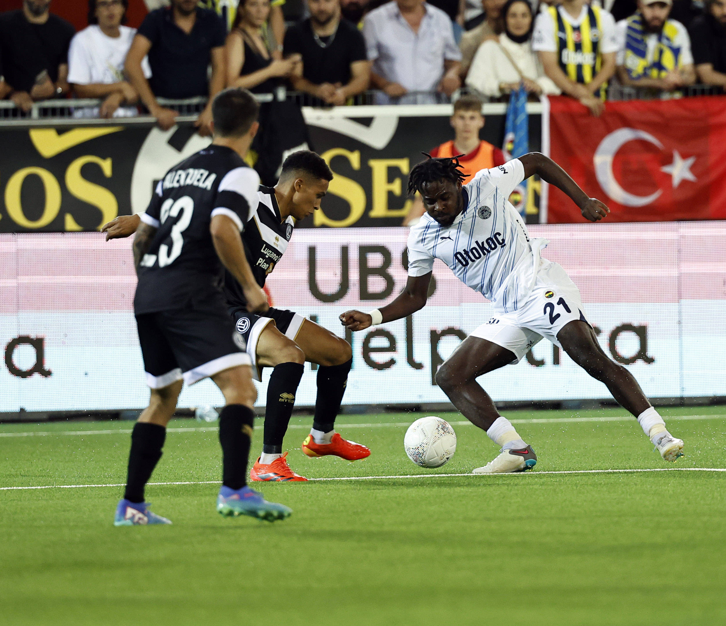 包含莱斯特绝杀欧战，穆里尼奥时隔多年再失联的词条