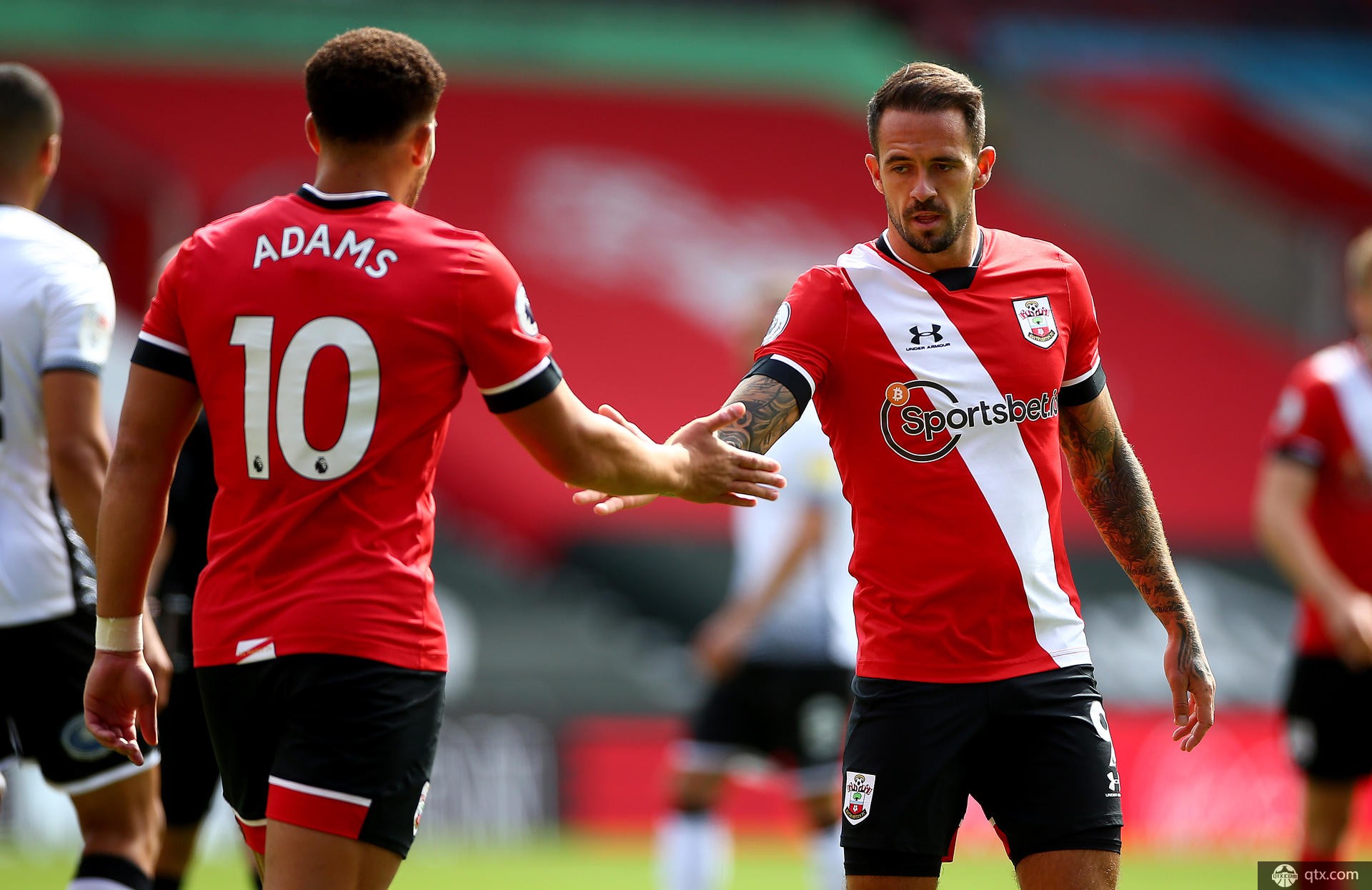 包含南安普顿主场艰难战平，积分榜位置依旧的词条