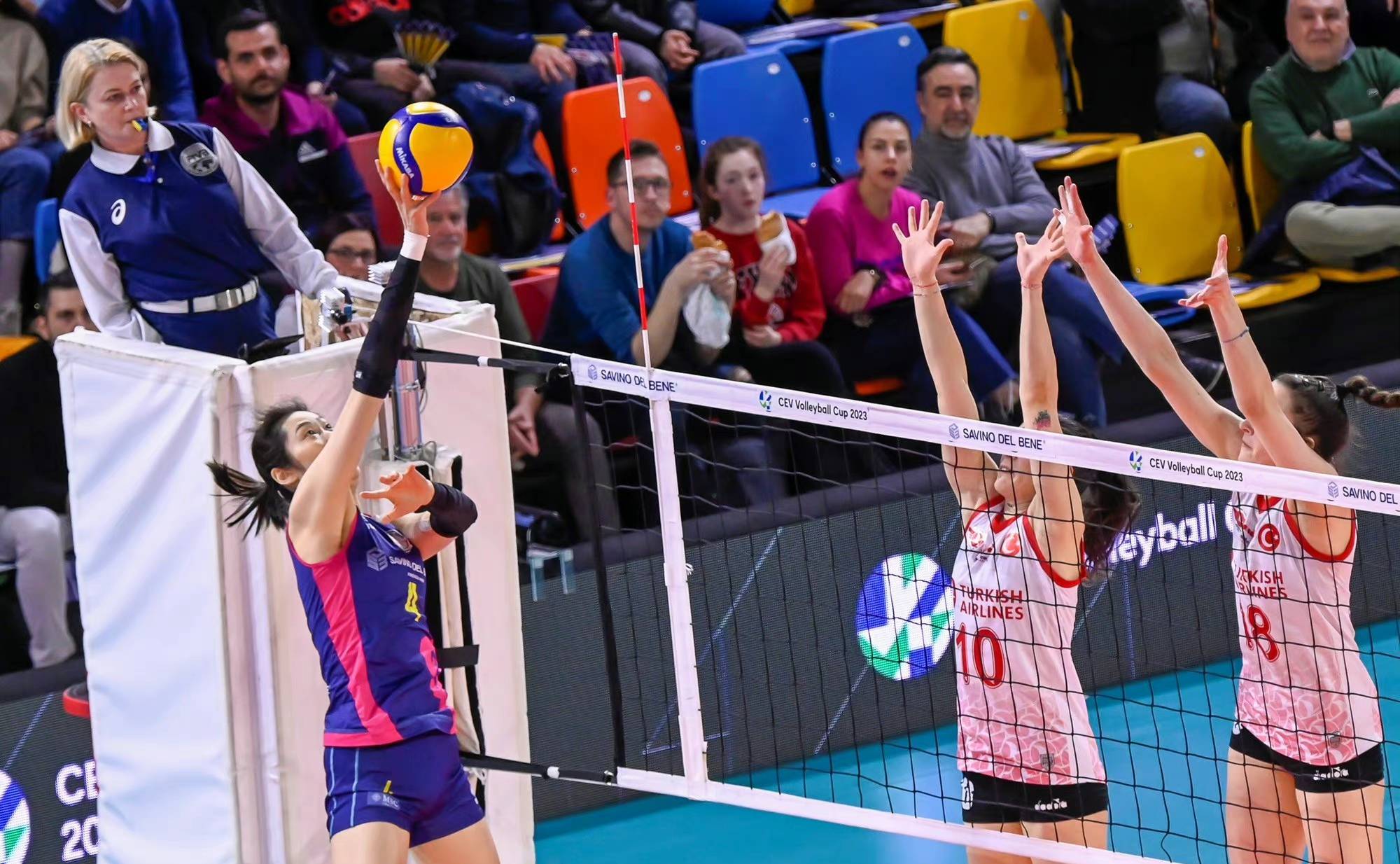 瑞士队击败土耳其，顺利晋级2022年欧锦赛八强赛