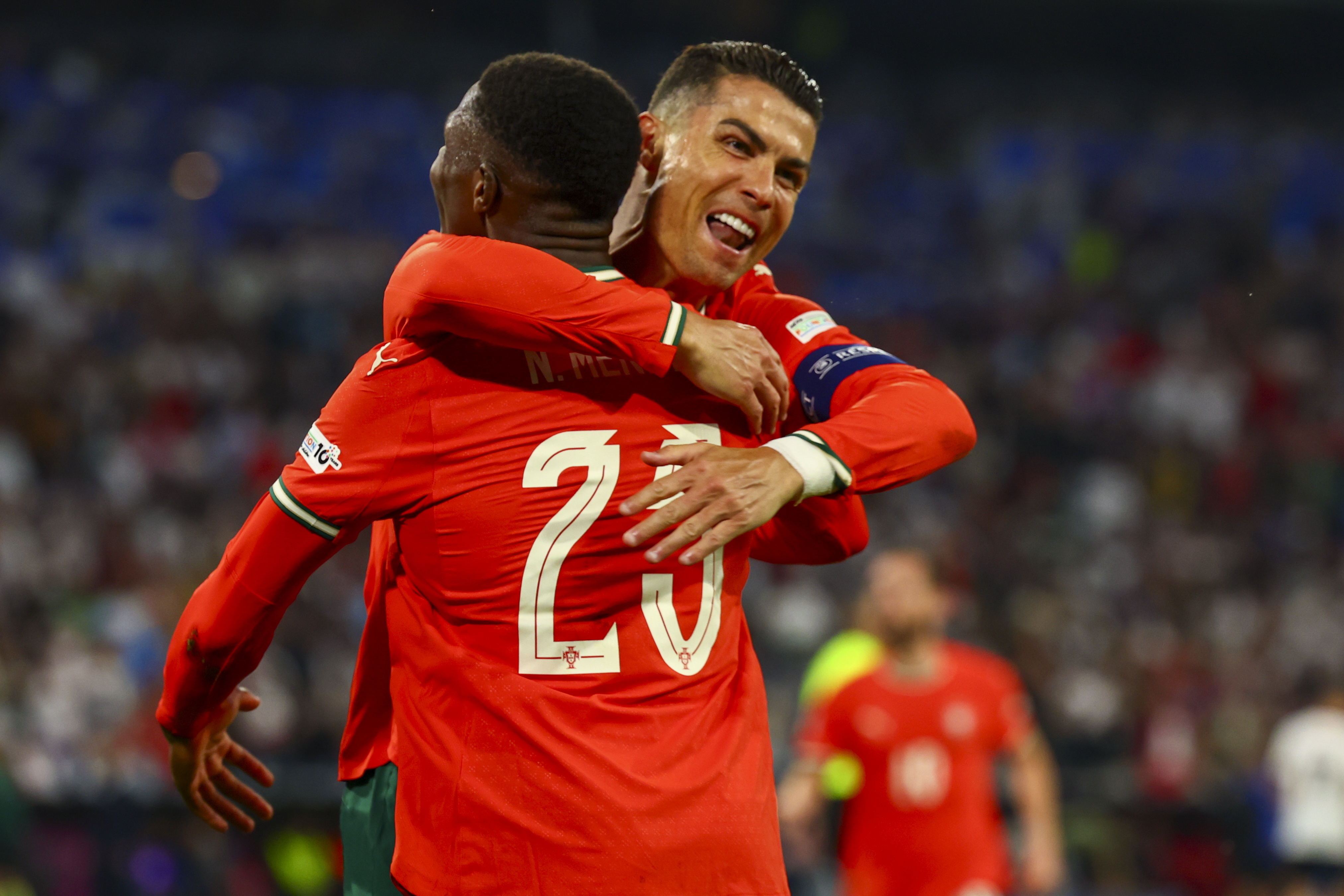 包含欧洲国家队备战备至精彩继续上演的词条