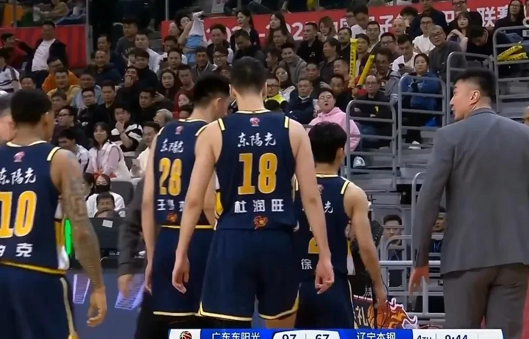 湖北队在主场苦战击败辽宁男篮