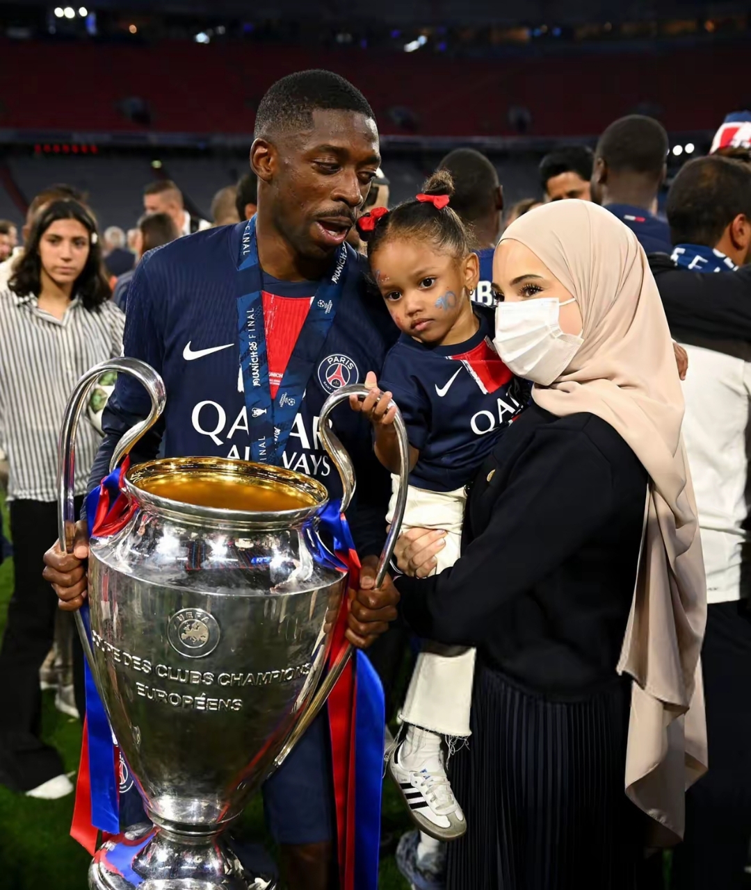 巴黎圣日耳曼俱乐部完胜对手，提前锁定联赛冠军