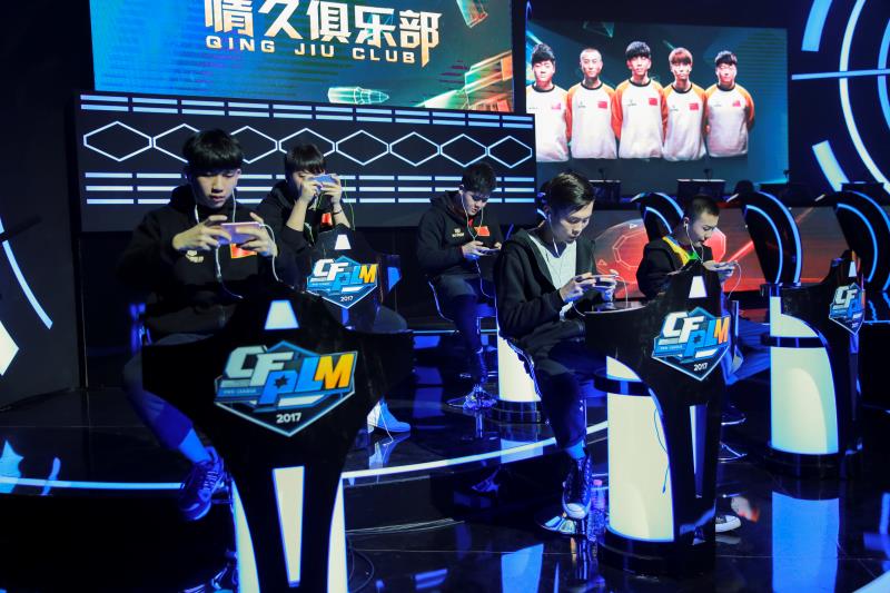 汉堡SV战胜对手，主场庆祝重要胜利的简单介绍