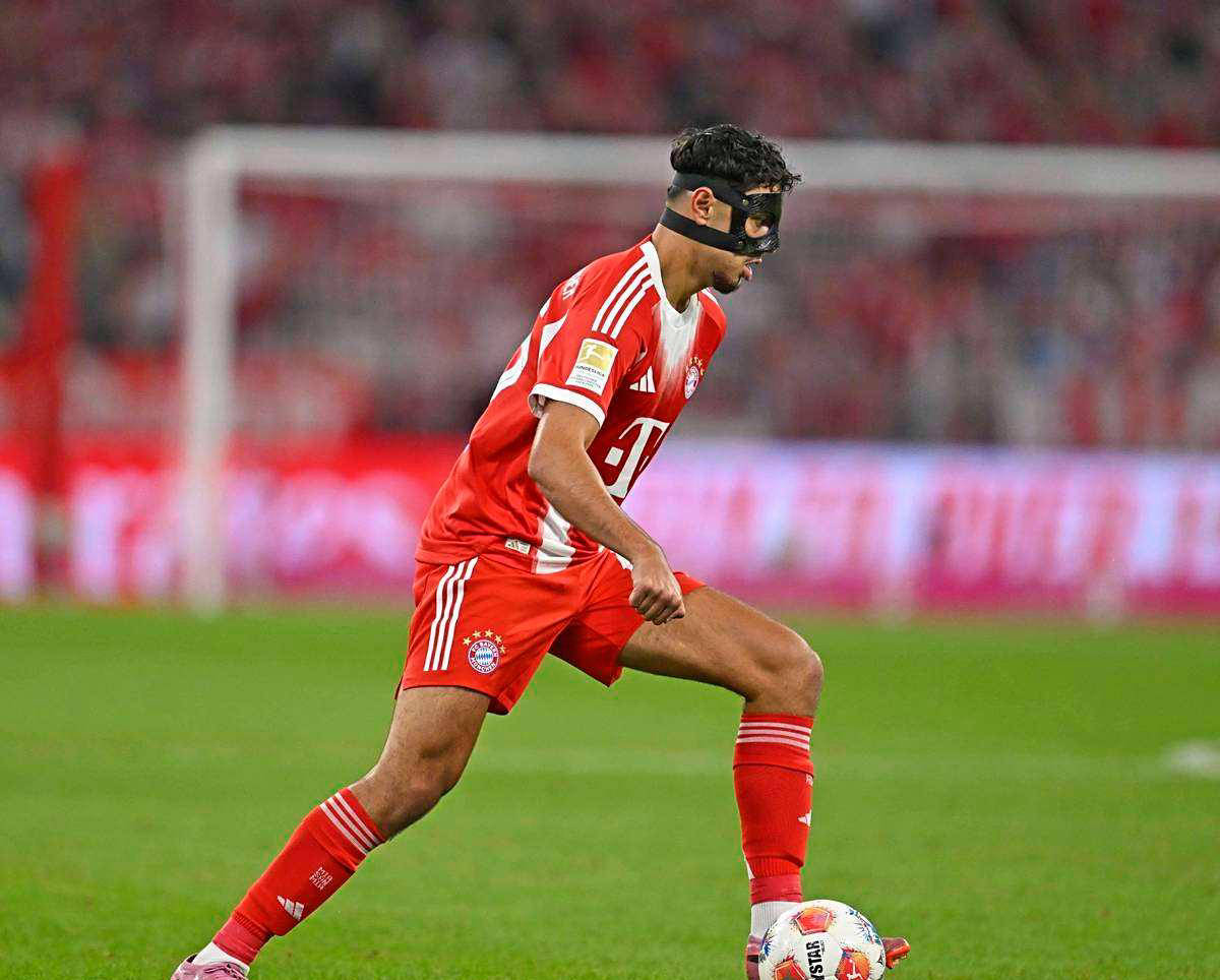 奥格斯堡队遭遇强劲对手，不敌而归