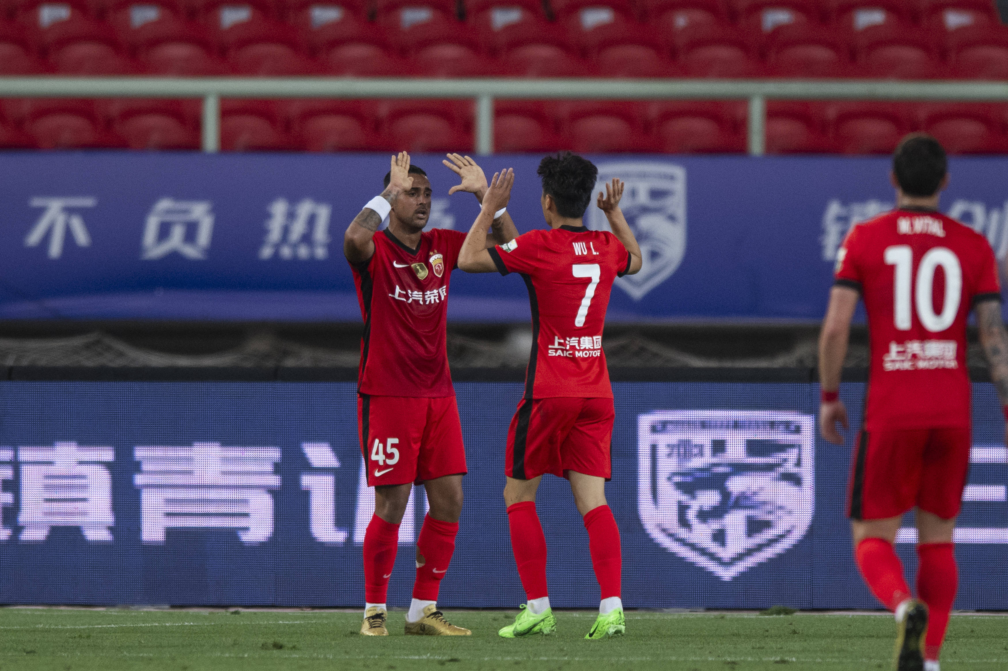 昂热新援适应不良，球队整体实力遭质疑