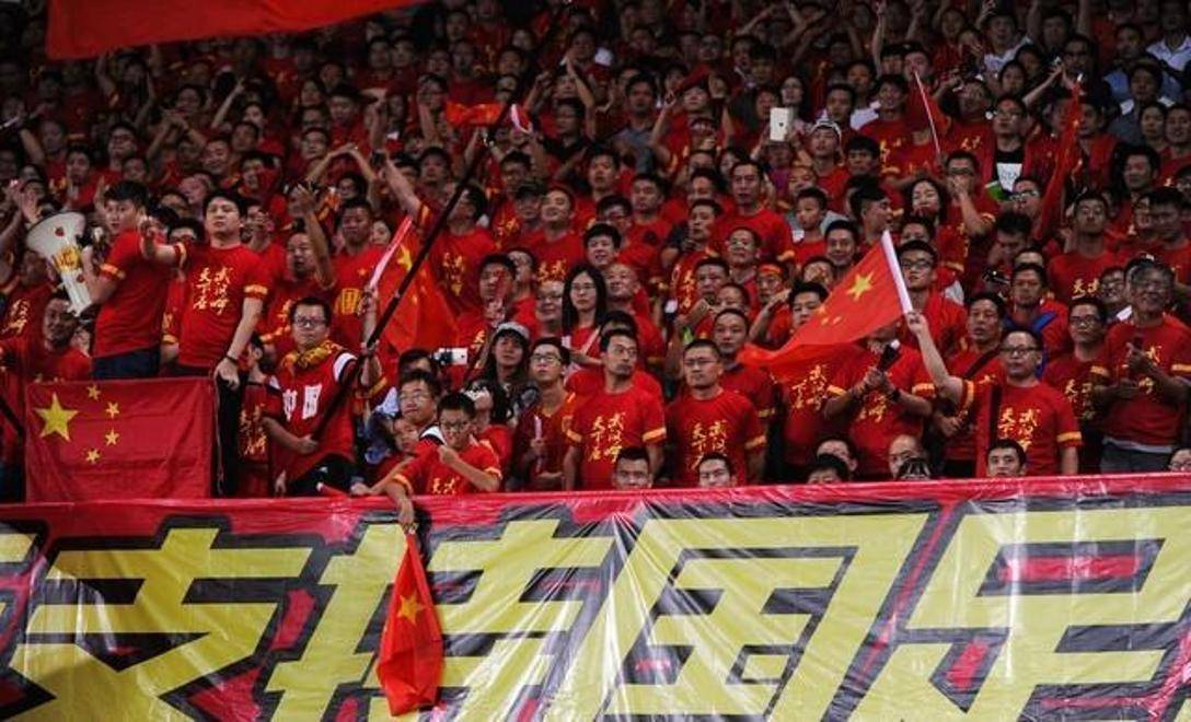 巴西女足成功晋级半决赛，击败中国队