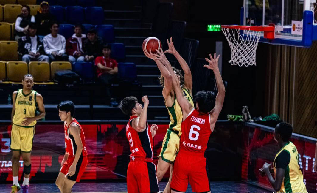 关于篮球联赛最新实时赛况公布，球队实力差距逐渐显现的信息