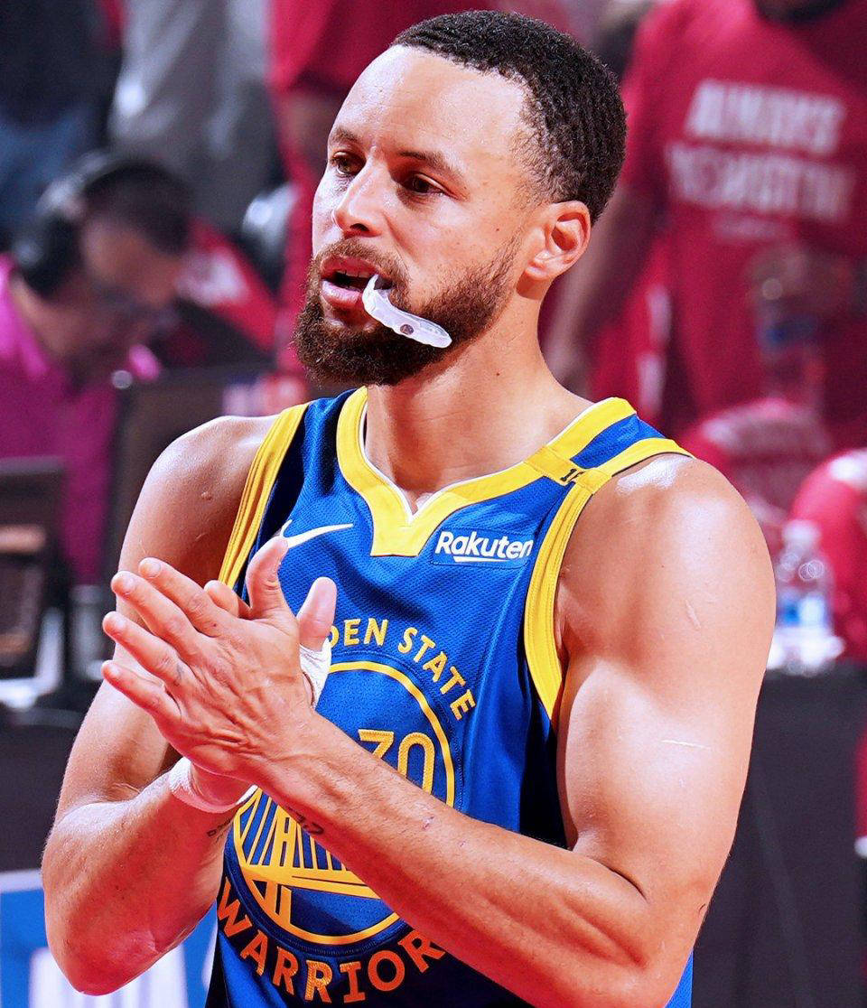 关于火箭队客场逆转夺冠，球迷欢呼不已的信息