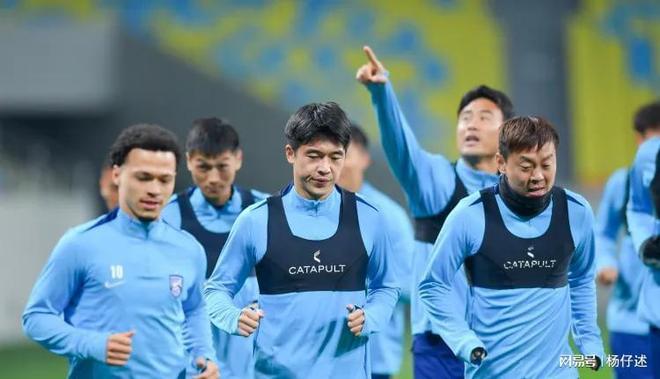 关于平局收场，球队展现出稳定的表现和实力的信息