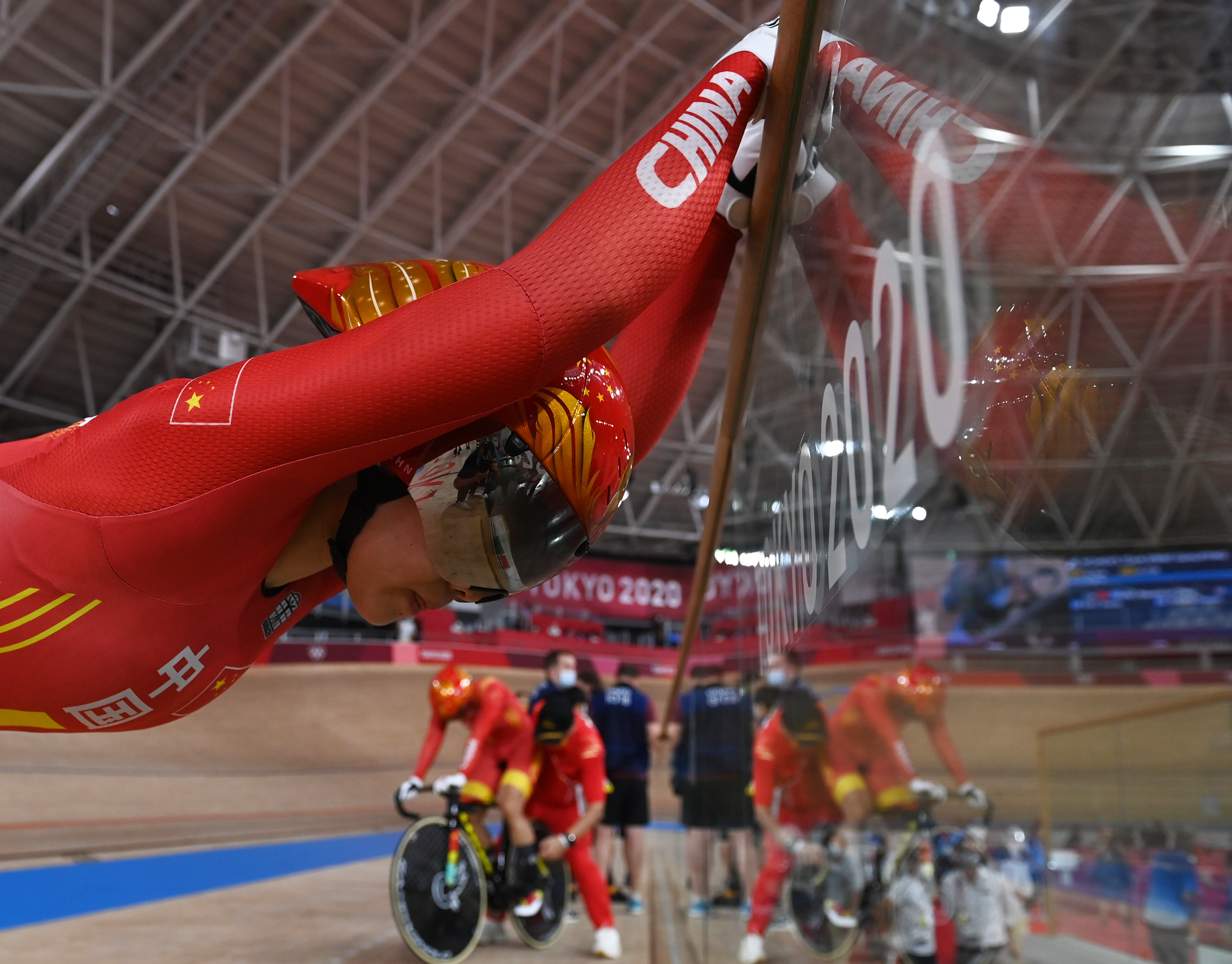 阿联酋选手勇夺金牌，受宠若惊