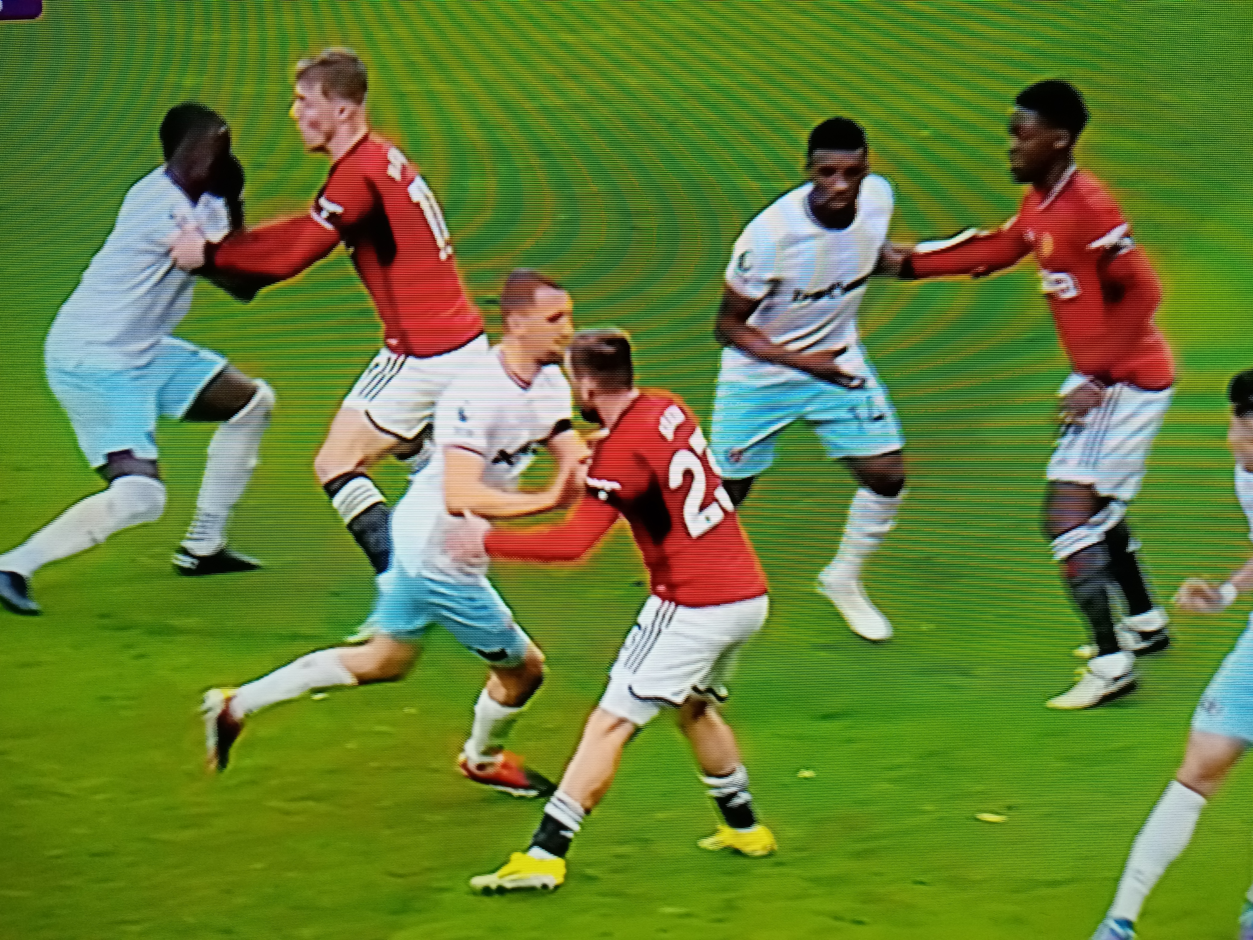 幕前大战，欧洲足球狂欢盛宴的简单介绍