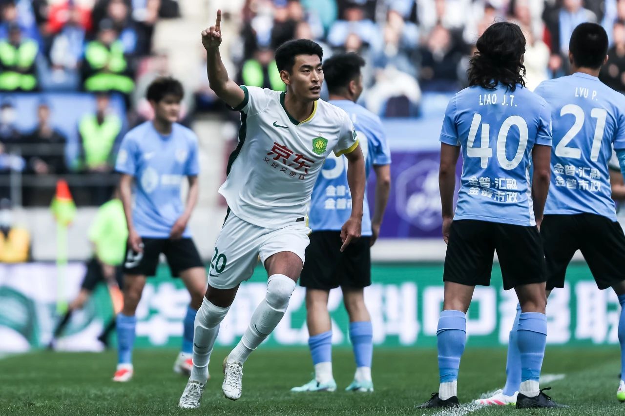 国安主场大胜重庆，继续无懈怠领跑！