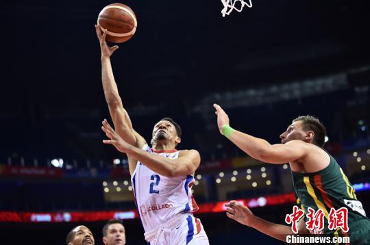 多米尼加篮球联赛季后赛激烈进行，拉斯维加斯热火取得三连胜