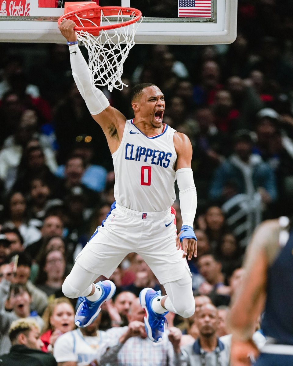 快船大胜黄蜂，乔治23分表现助球队获胜的简单介绍