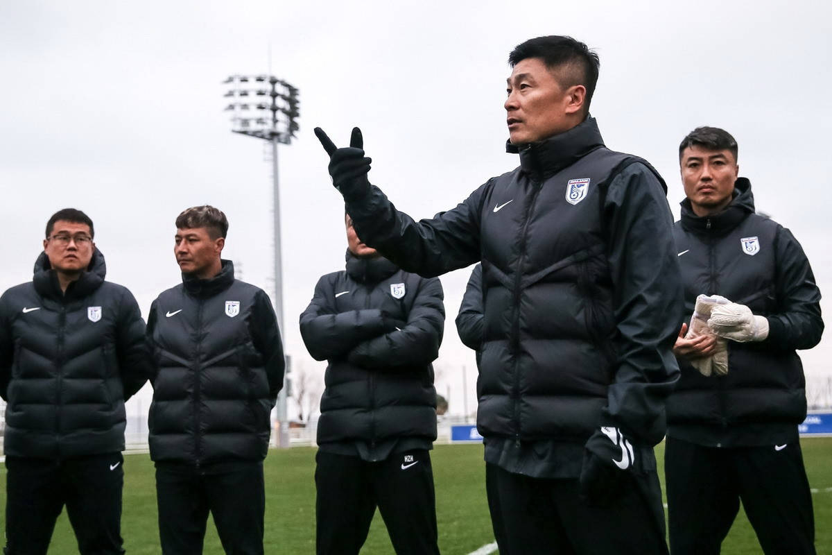 关于大连人攻防兼备，成为中超黑马的信息