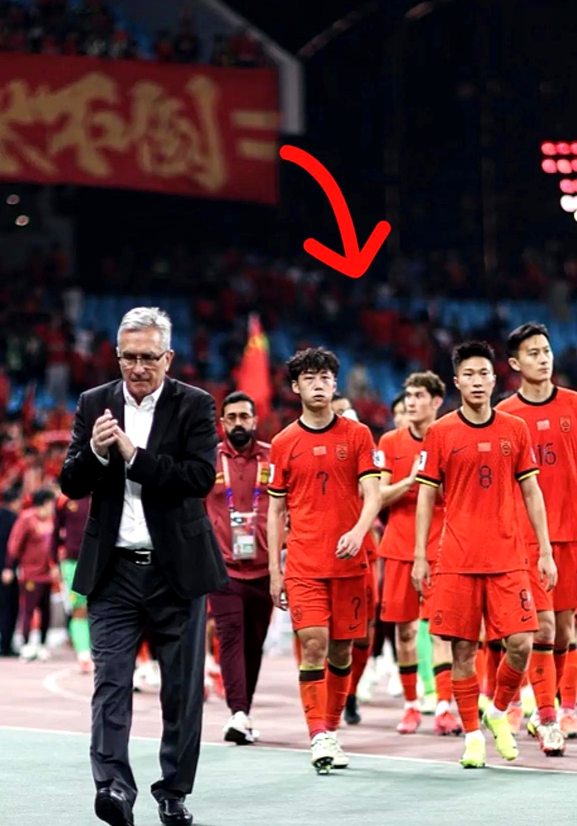 外界传闻球队内部矛盾，球员情绪受影响