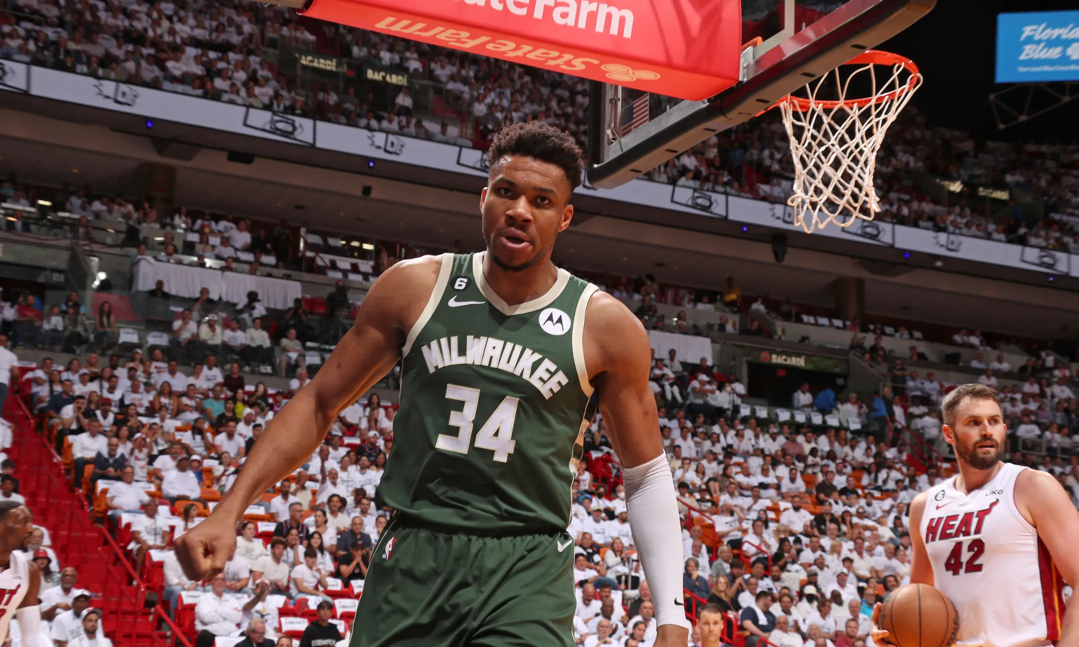 雄鹿险胜篮网，字母哥绝杀制胜的简单介绍