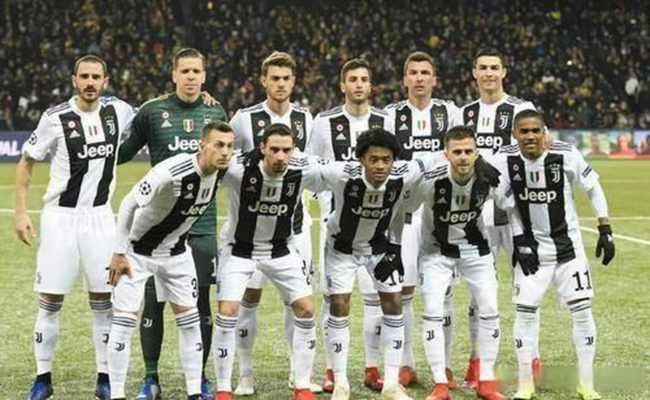 包含尤文图斯主场氛围热烈，球迷席成为利器的词条